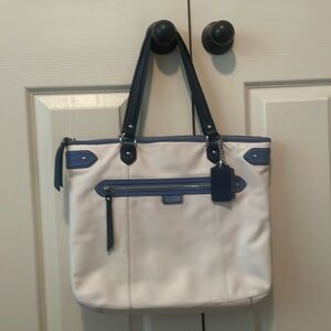 Coach Daisy Emma Large Zipper Tote